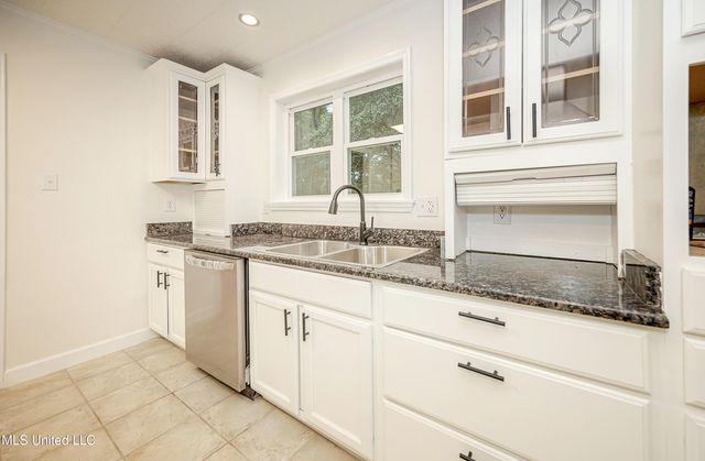 825 Graveline Road, Gautier, MS 39553