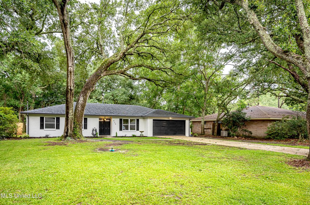 825 Graveline Road, Gautier, MS 39553