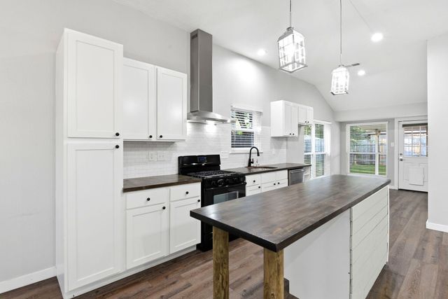 19422 Stamford Drive, Tomball, TX 77375