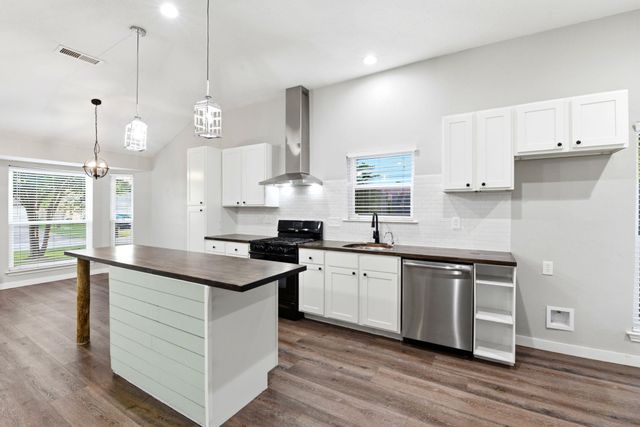 19422 Stamford Drive, Tomball, TX 77375