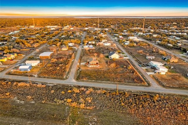 367 ROYAL OAK Lane, Rockport, TX 78382