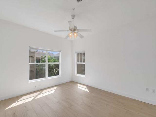 5025 Fairways Circle B307, Vero Beach, FL 32967