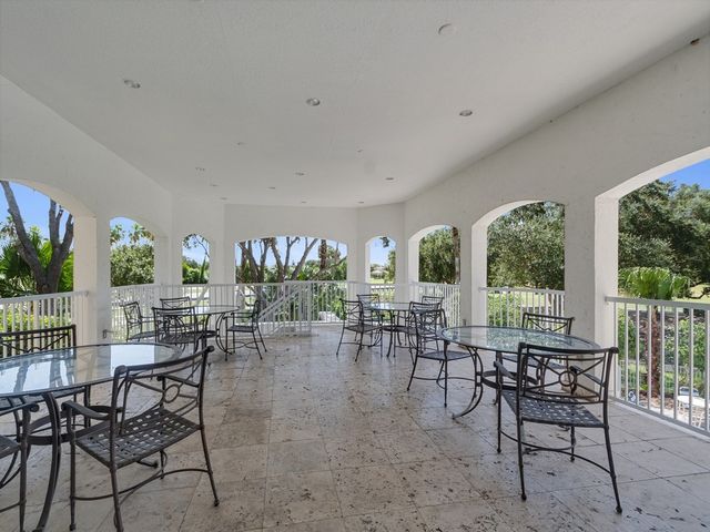 5025 Fairways Circle B307, Vero Beach, FL 32967