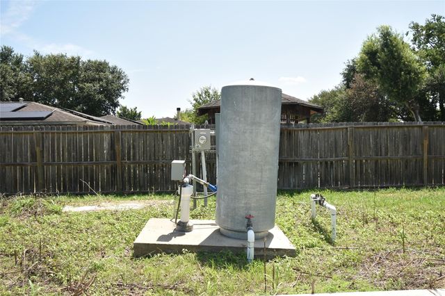 104 Devi Lane, Pearland, TX 77584