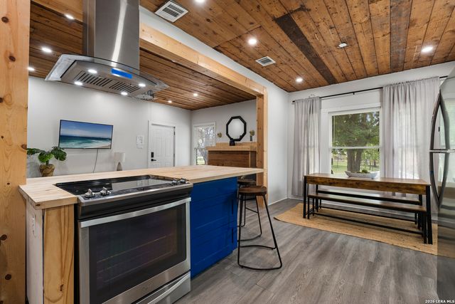 1311 W French Pl, San Antonio, TX 78201