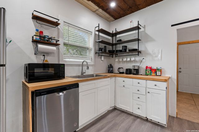 1311 W French Pl, San Antonio, TX 78201