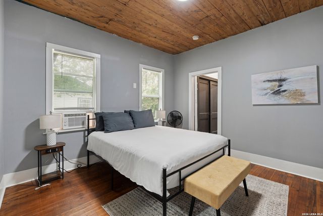 1311 W French Pl, San Antonio, TX 78201