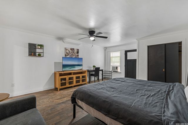1311 W French Pl, San Antonio, TX 78201