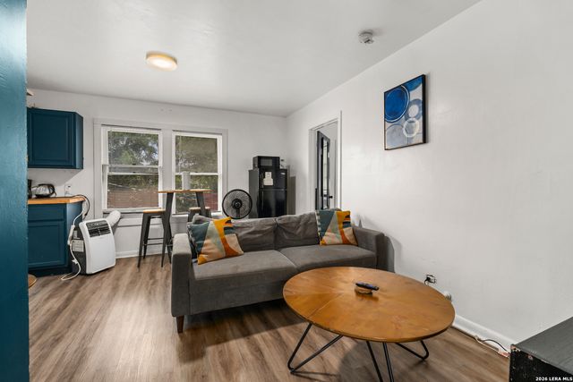 1311 W French Pl, San Antonio, TX 78201