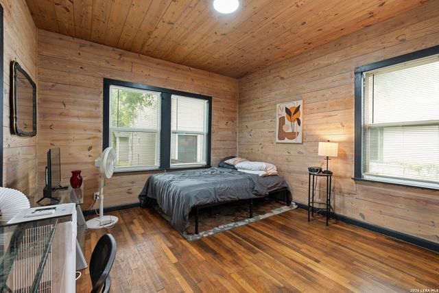 1311 W French Pl, San Antonio, TX 78201
