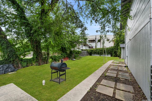 1311 W French Pl, San Antonio, TX 78201