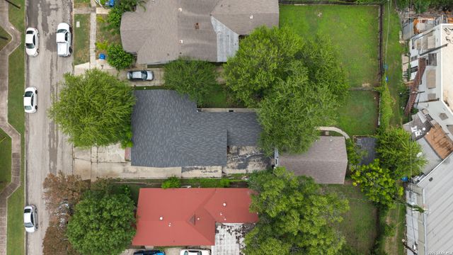 1311 W French Pl, San Antonio, TX 78201