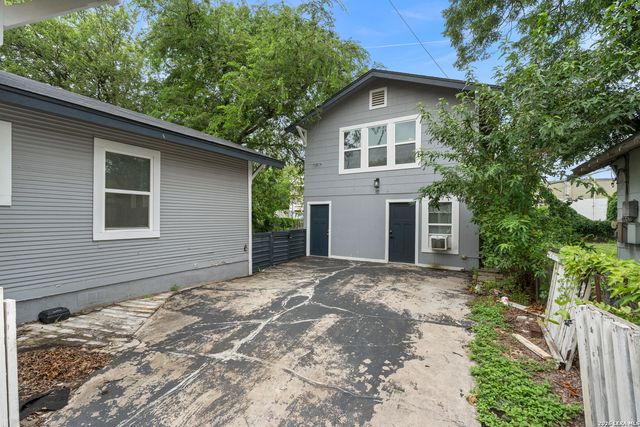 1311 W French Pl, San Antonio, TX 78201