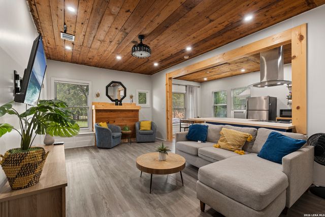 1311 W French Pl, San Antonio, TX 78201