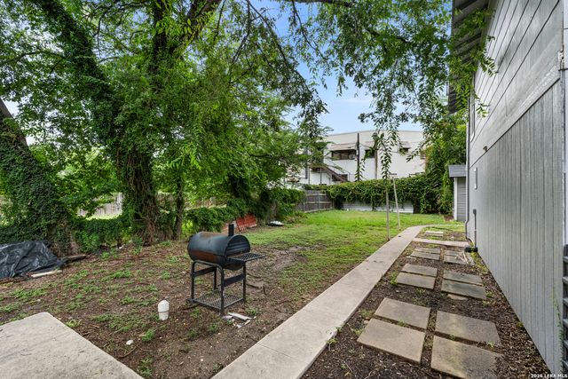 1311 W French Pl, San Antonio, TX 78201