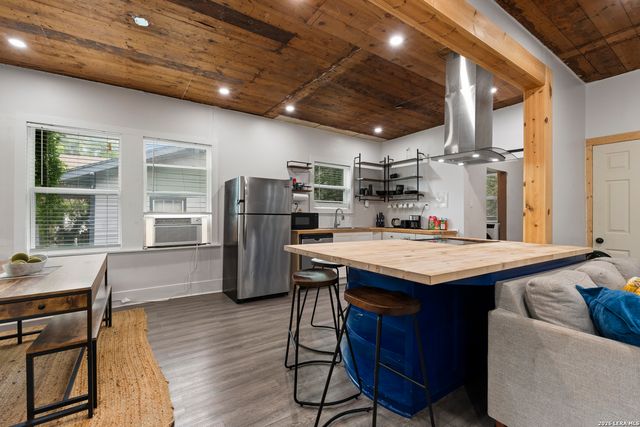 1311 W French Pl, San Antonio, TX 78201