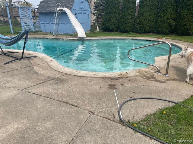 6820 Fredmoor Drive, Troy, MI 48098