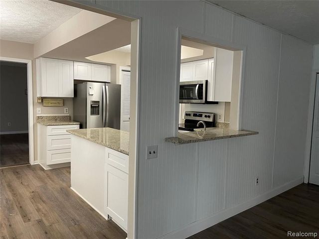 6820 Fredmoor Drive, Troy, MI 48098