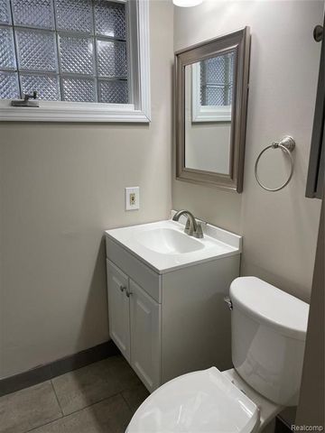 6820 Fredmoor Drive, Troy, MI 48098