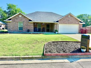 2 Broadmoor Court, Bonham, TX 75418