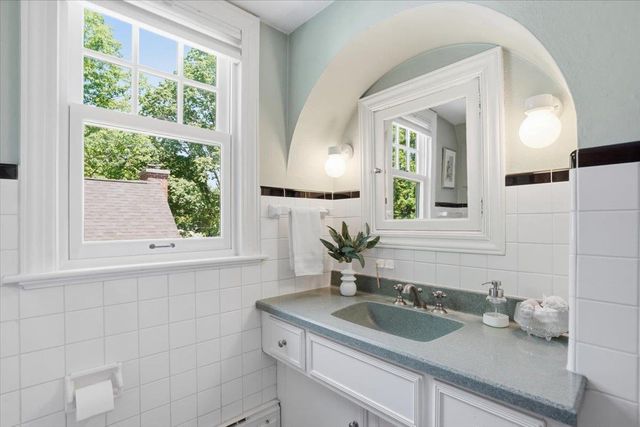 166 Kensington Drive, Madison, WI 53704