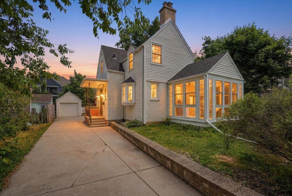 166 Kensington Drive, Madison, WI 53704