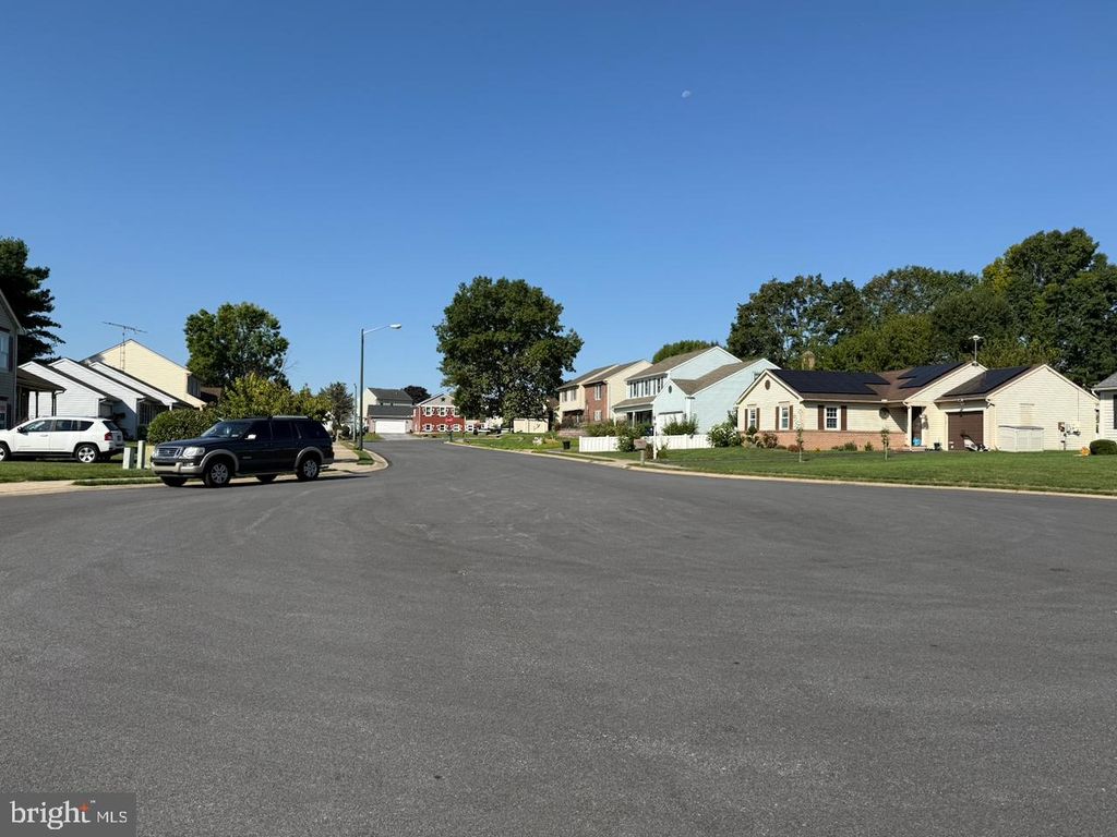 220 SYCAMORE LN, New Holland, PA 17557