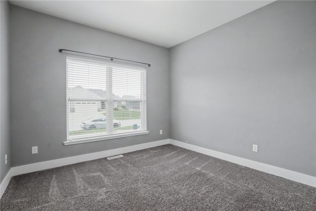 184 Battle Creek Dr, Marion, IA 52302