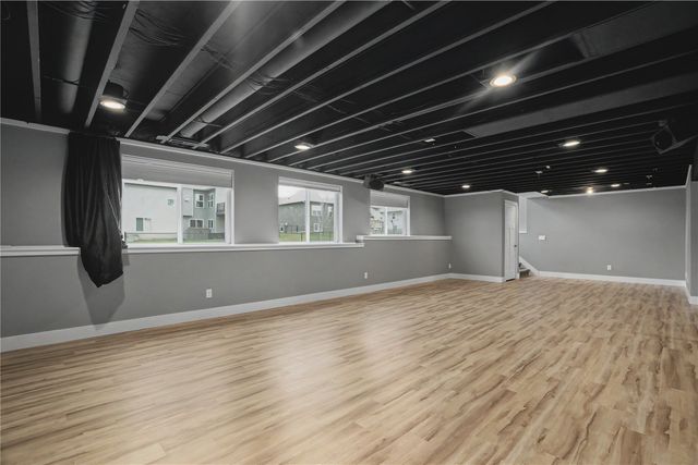 184 Battle Creek Dr, Marion, IA 52302