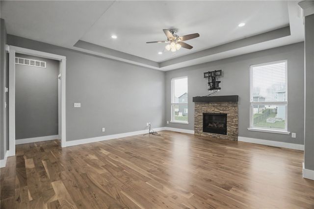 184 Battle Creek Dr, Marion, IA 52302