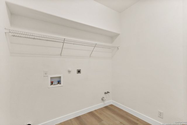 570 American Flag, Schertz, TX 78108