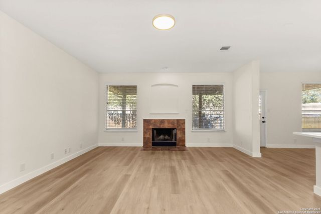 570 American Flag, Schertz, TX 78108