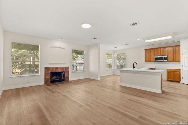 570 American Flag, Schertz, TX 78108