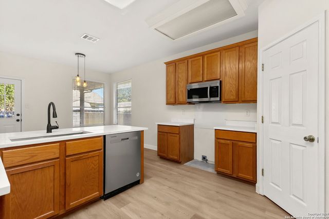 570 American Flag, Schertz, TX 78108