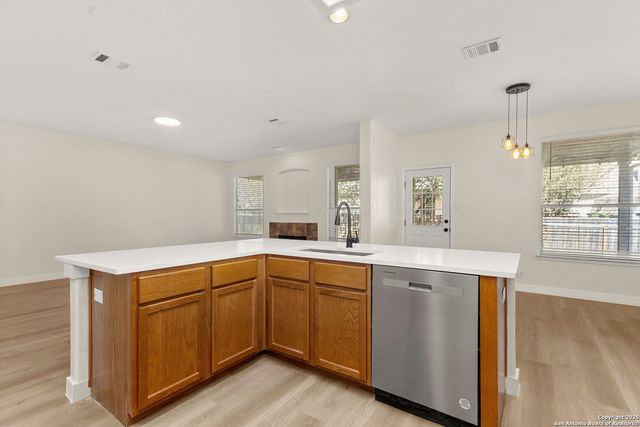 570 American Flag, Schertz, TX 78108