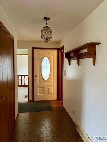 1296 Greenbrier Lane, North Tonawanda, NY 14120