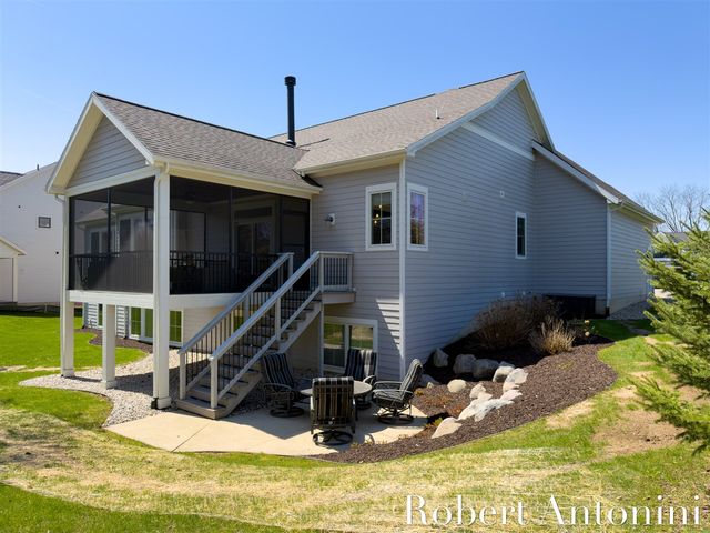2352 Lake Birch Court, Grand Rapids, MI 49525