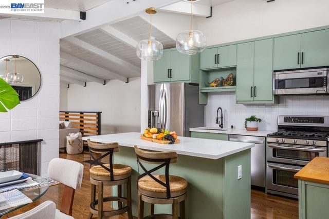 18650 Center St, Castro Valley, CA 94546