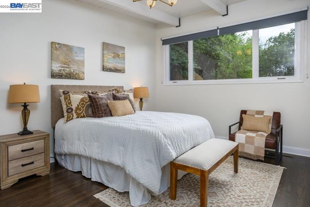 18650 Center St, Castro Valley, CA 94546