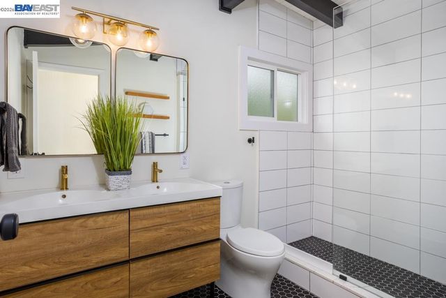 18650 Center St, Castro Valley, CA 94546