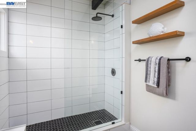 18650 Center St, Castro Valley, CA 94546