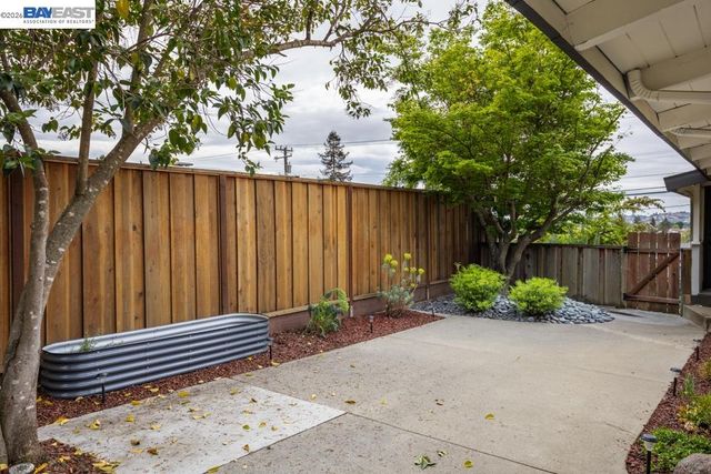 18650 Center St, Castro Valley, CA 94546