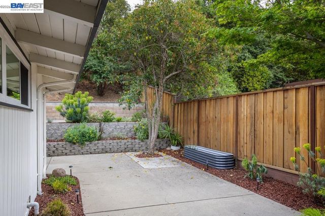 18650 Center St, Castro Valley, CA 94546