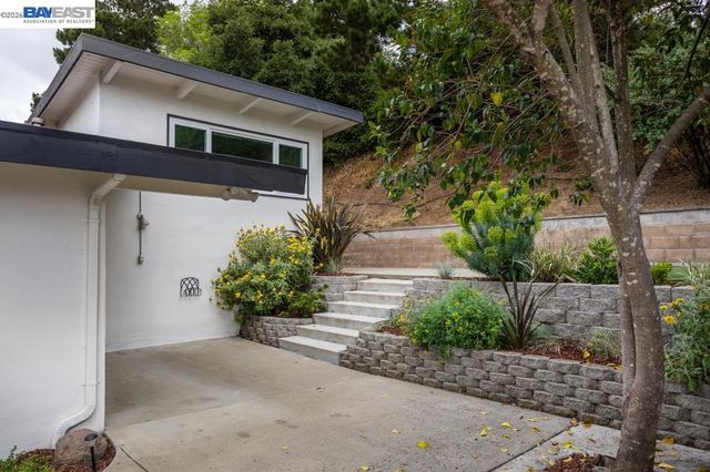 18650 Center St, Castro Valley, CA 94546