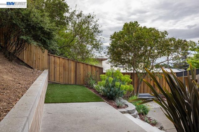 18650 Center St, Castro Valley, CA 94546