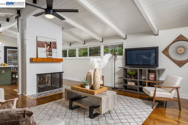 18650 Center St, Castro Valley, CA 94546