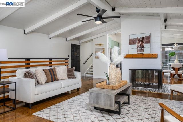 18650 Center St, Castro Valley, CA 94546