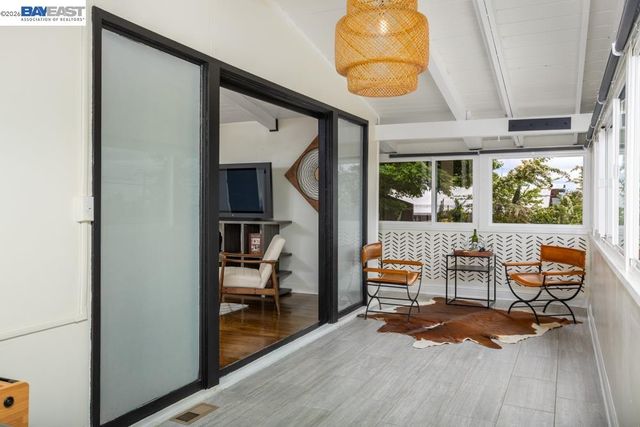 18650 Center St, Castro Valley, CA 94546