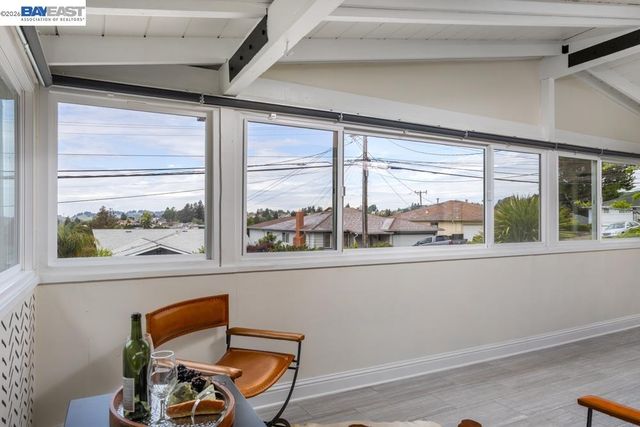 18650 Center St, Castro Valley, CA 94546