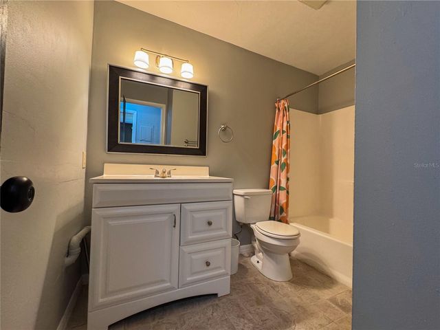 1015 SW 9TH STREET D21, Gainesville, FL 32601